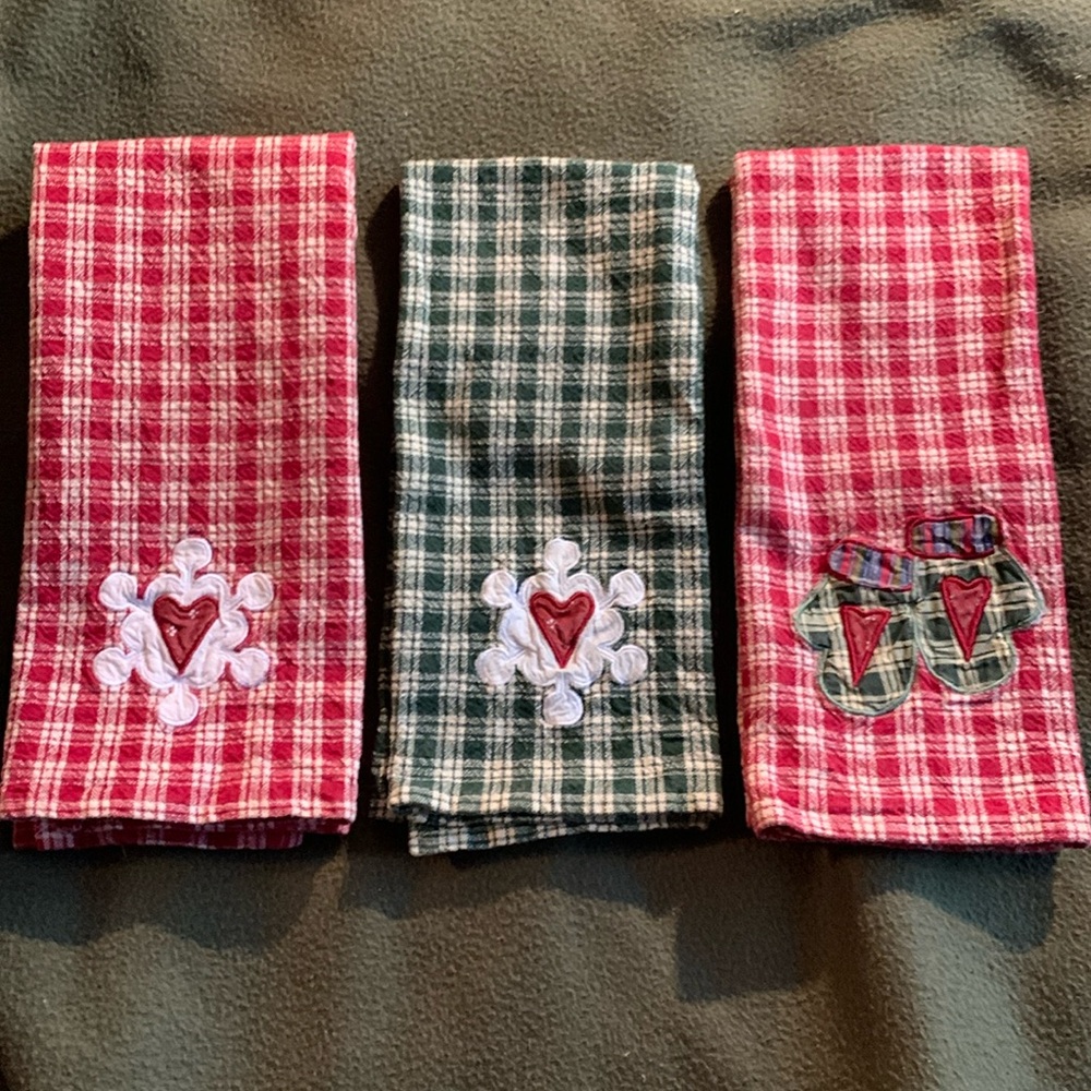 Dianna Marcum Christmas dish towels. Set of 3. Approximately 14 1/2” x 22”